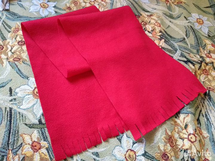 Алый шарф