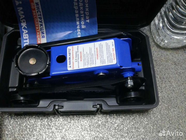 Домкрат подкатной