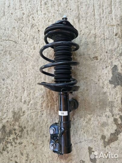 Амортизатор передний правый Toyota Camry V70