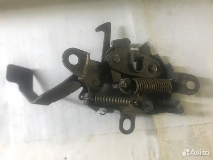 Замок капота передний Toyota Sprinter AE110 3CE