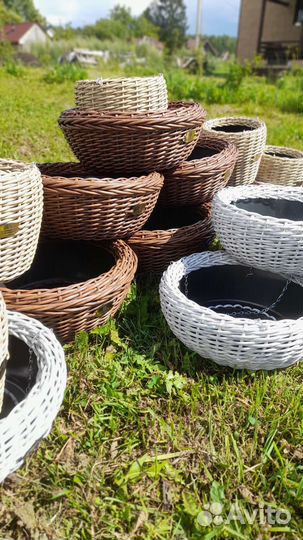 Кашпо из искусственного ротанга