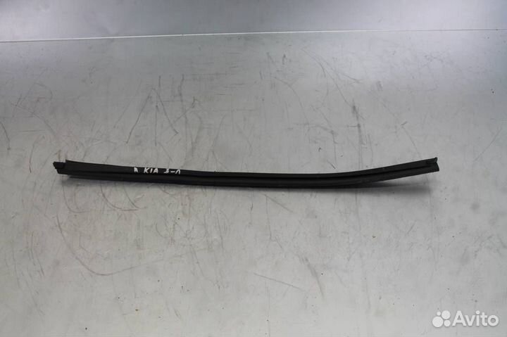 Уплотнитель стекла двери задней левой Hyundai-KIA