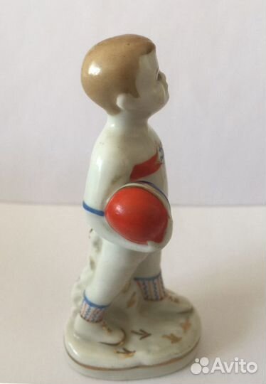 Статуэтка Юный футболист