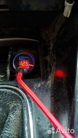 Автомобильная зарядка для телефона