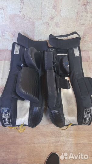 Вратарские щитки bauer