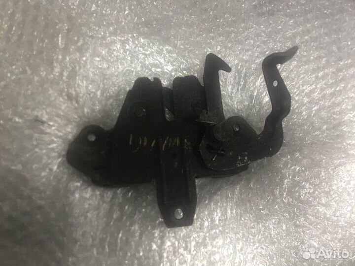 Замок капота передний Mitsubishi Diamante F31 6G72