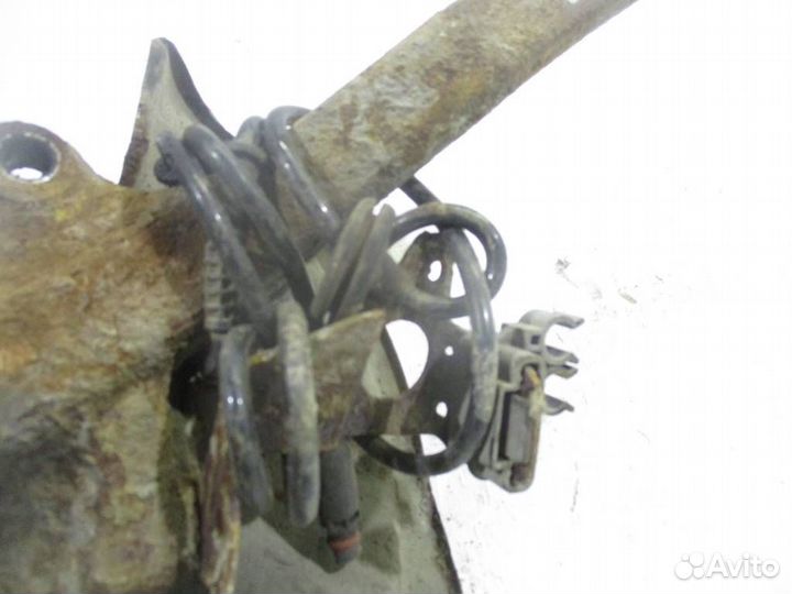 Кулак передний правый