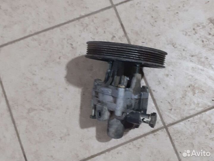 Насос гура Audi A8 D2 Passat