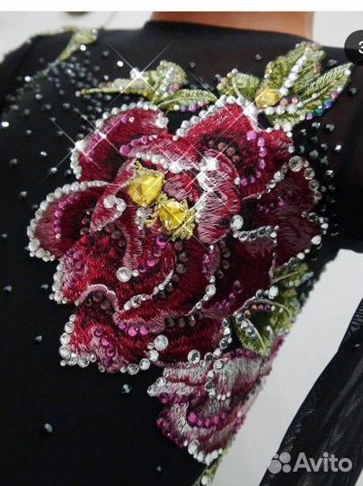 Платье для выступлений по фигурному катанию