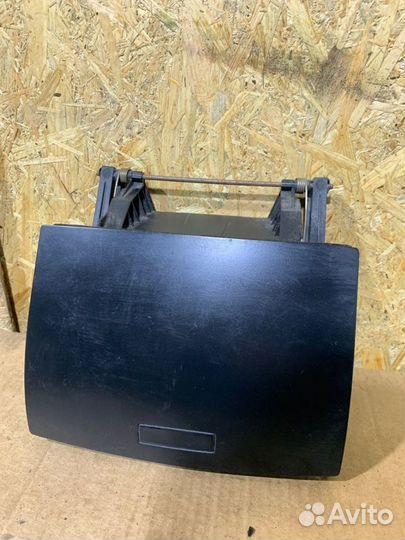 Ящик центральной консоли Volkswagen Touareg