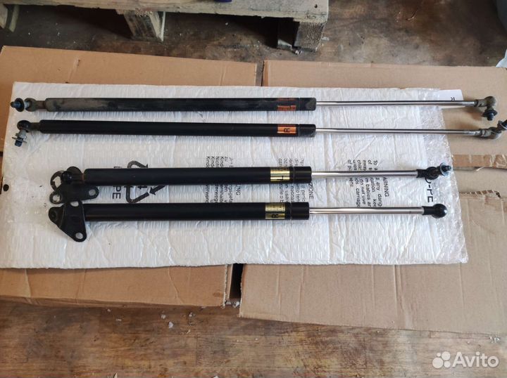 Амортизатор капота