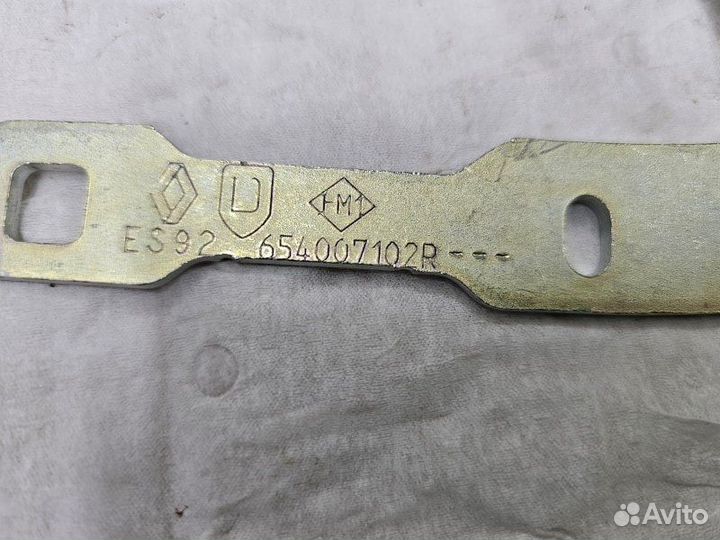 Петля капота правая Renault Duster
