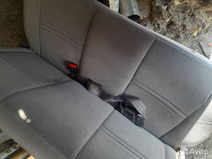 Заднее сиденье с минивена