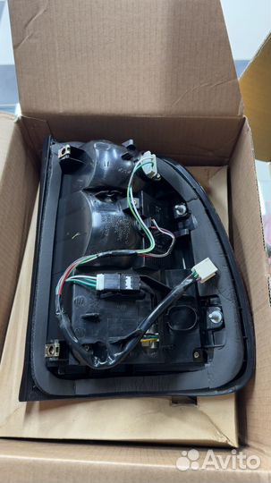 Фонарь задний toyota LC100