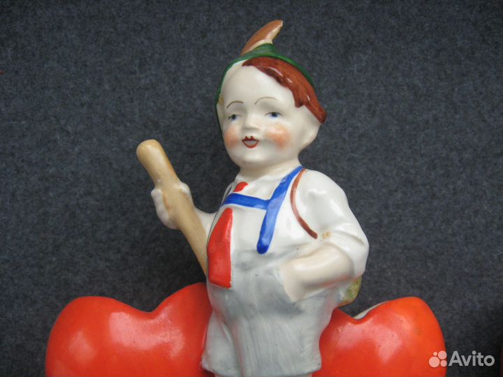 Фарфоровая фигурка Hertwig Германия 1920-1930 год