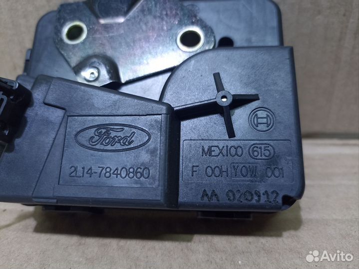 Замок стекла двери багажника Lincoln Navigator