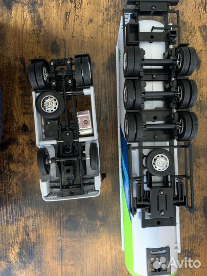 Модель грузовиков New Ray 1/32 Mercedes benz