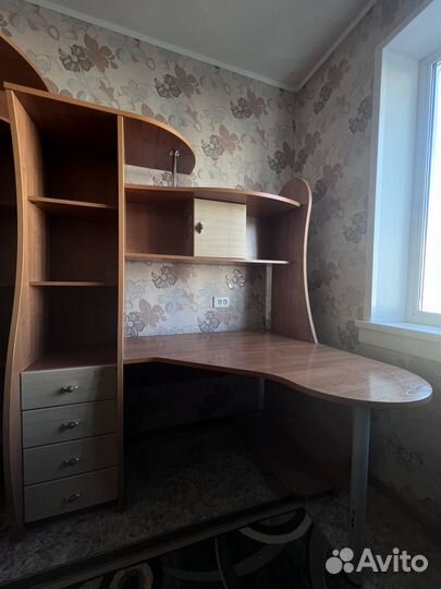 Компьютерный стол и шкаф