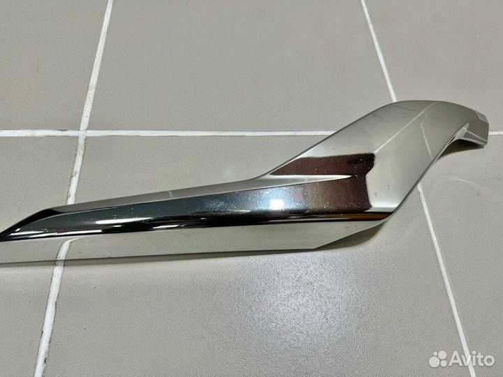 Накладка бампера передняя левая Toyota Land