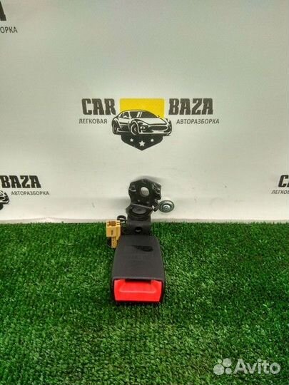 Замок ремня безопасности Audi Q3