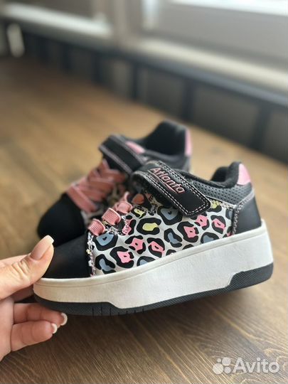 Кроссовки Heelys для девочки с роликами