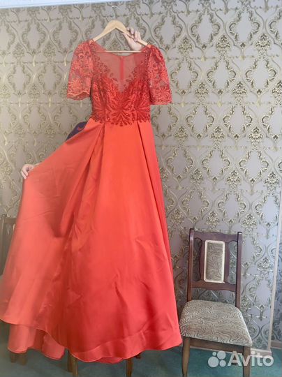 Платье вечернее