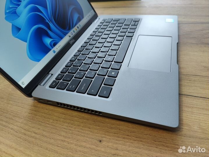 Современный ноутбук Dell, процессор 11 поколения