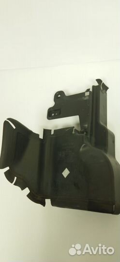Пыльник двигателя боковой левый Volvo S80 V70