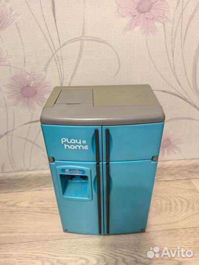 Игрушечный холодильник