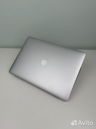 Apple MacBook Air 13 2017 идеал 235 циклов