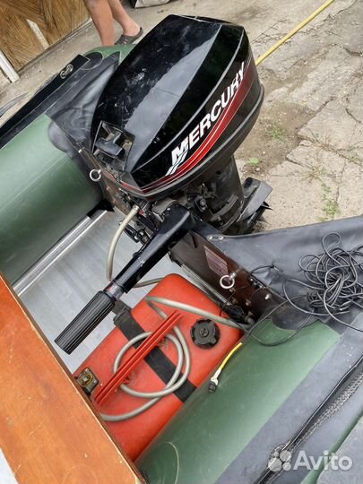 Лодка с мотором