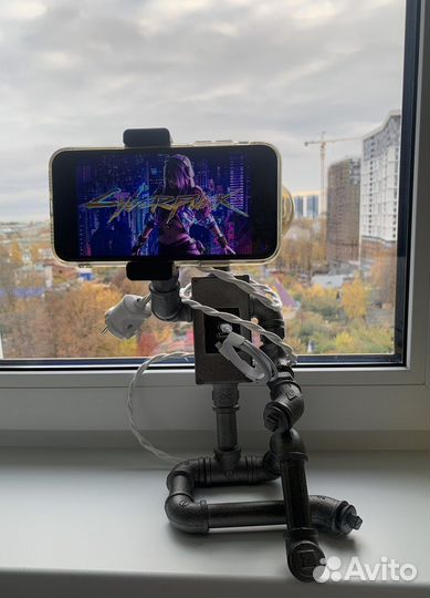 Робот - лофт держатель телефона с зарядкой usb