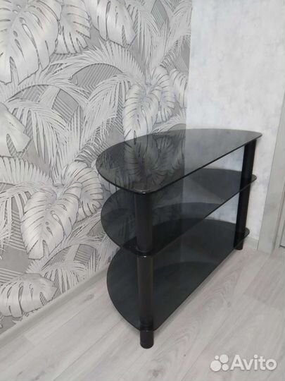 Стеклянная тумба под тв