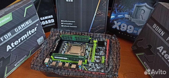 Материнская плата с процессором и памятью