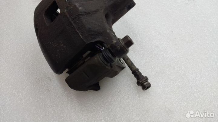 Суппорт тормозной передний правый Mitsubishi