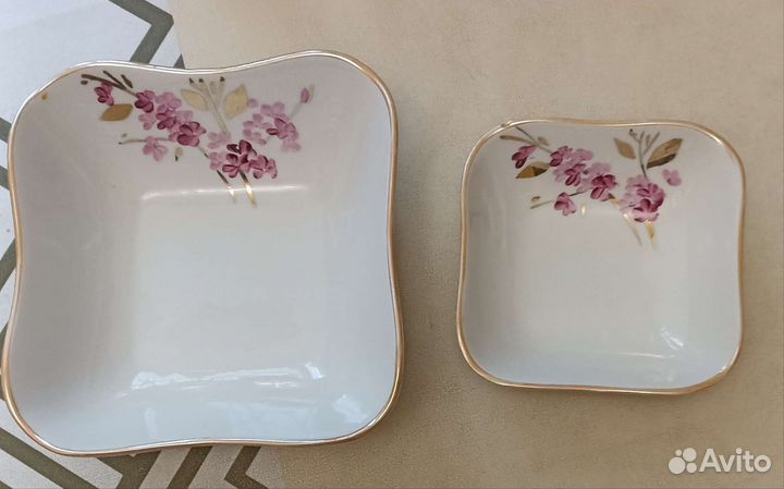 Поднос, салатники, картина, вазы