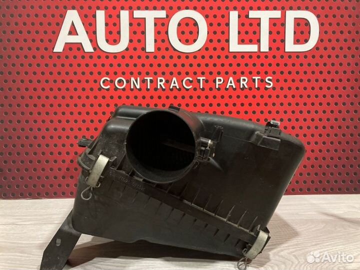 Корпус воздушного фильтра Toyota Land Cruiser 200