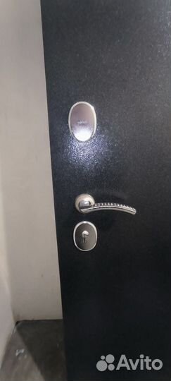 Дверь входная металлическая от застройщика