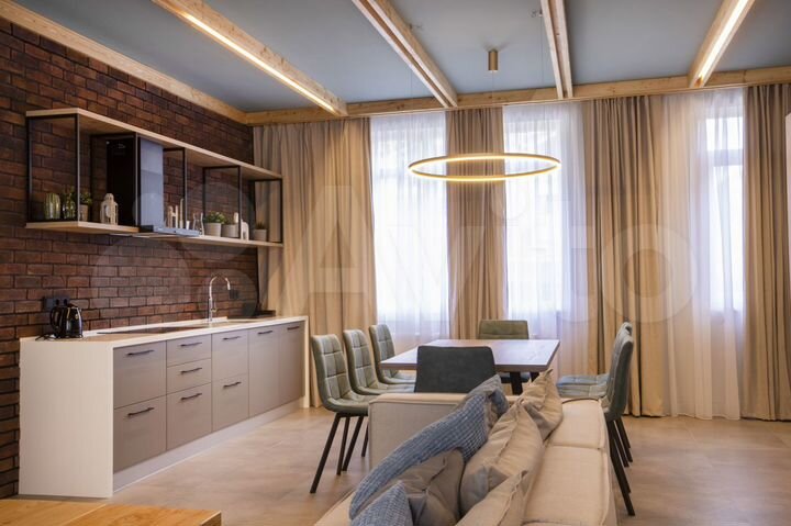 Коттедж 204 м² на участке 7 сот.