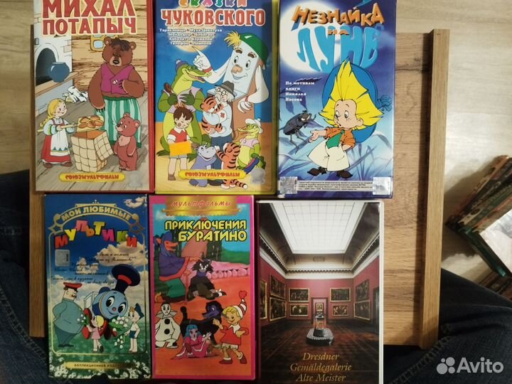 Видеокассеты с фильмами советскими и иностранными