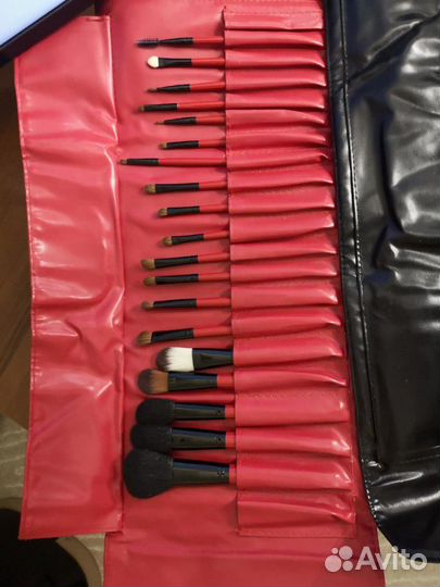 Набор кистей (визажный набор остался чёрный )