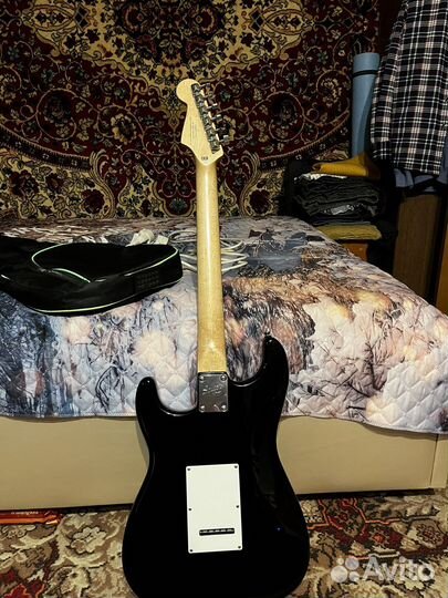 Электрогитара Fender Squier Bullet Strat с тремоло