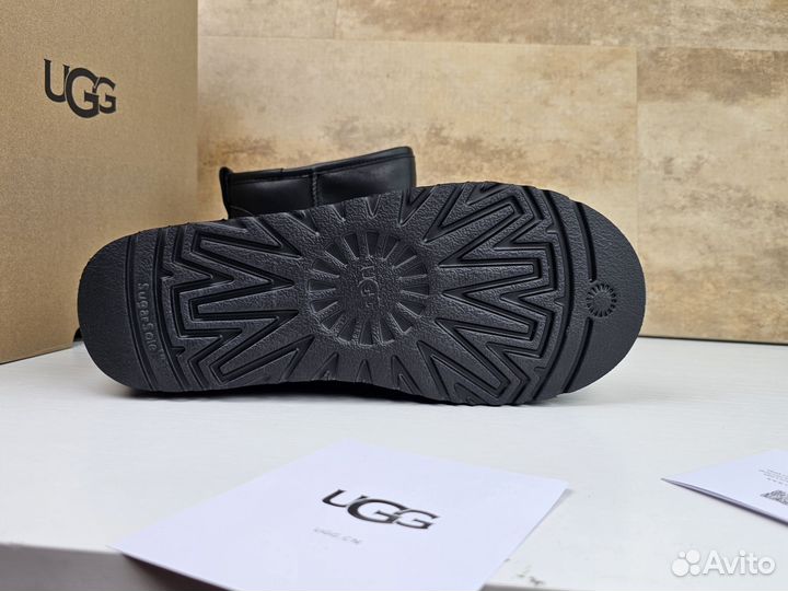 Ugg Classic Ultra Mini Leather black