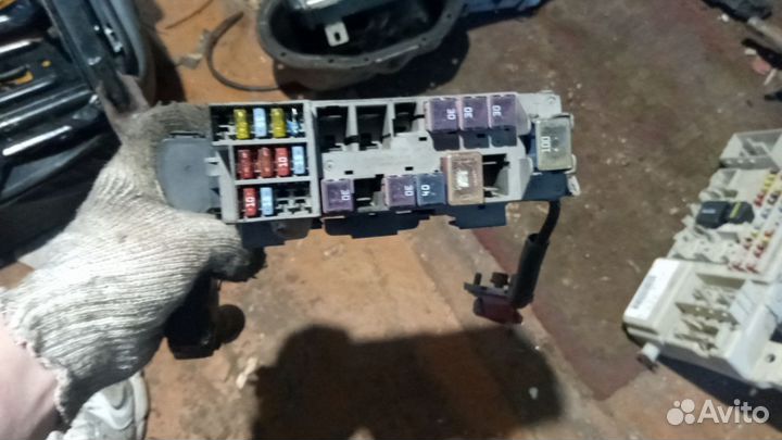 Блок предохранителей Nissan Primera p12