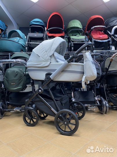Riko Delta коляска с рождения