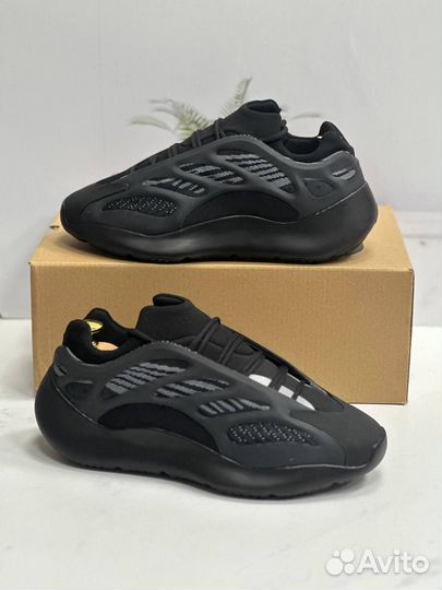 Кроссовки Adidas yeezy boost 700