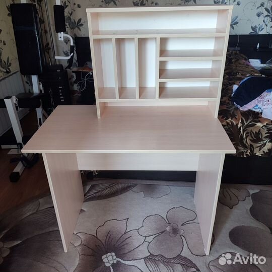 Детский письменный стол
