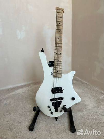 Travel guitar by Max Vinnik Gravity2