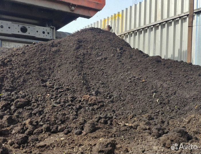 Чернозём. Плодородный грунт. Песок. Щебень. Крошка