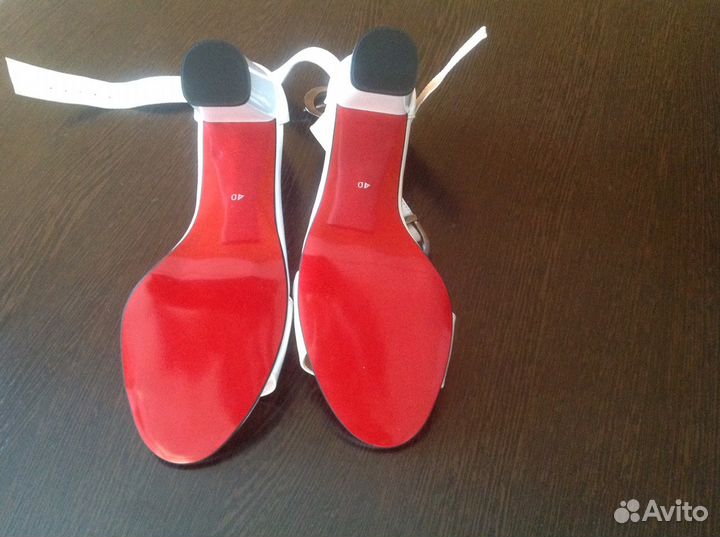 Босоножки кожаные 40 р